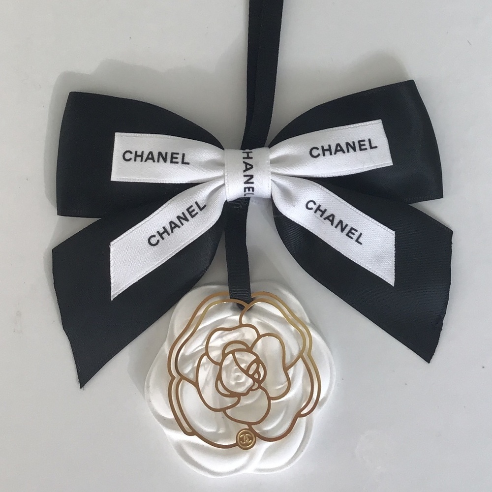 CHANEL black/white home/car diffuser + Chanel black/white shopping bag - Picture 2 of 8